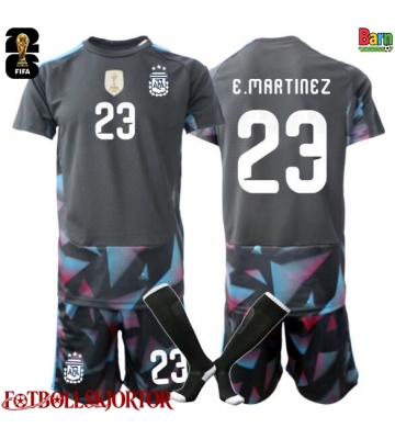Argentina Emiliano Martinez #23 Målvakt Hemmakläder Barn VM 2026 Kortärmad (+ Korta byxor)